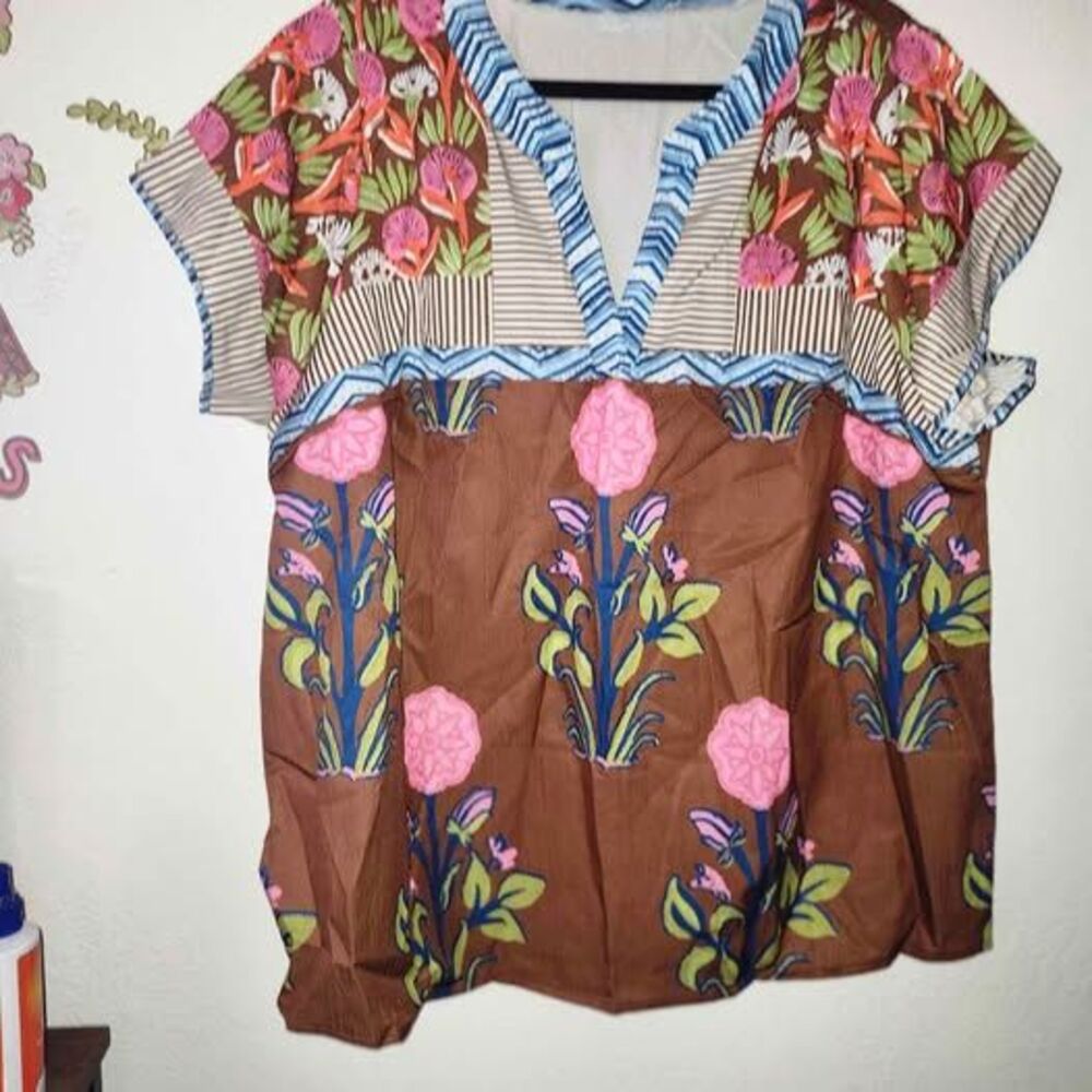 Contrasting Floral Prints V-Neck Short Sleeve Blouse 4X